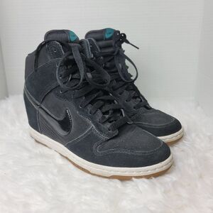 Nike Dunk Sky High Essential Women's Sneaker Size 8.5 Wedge Platform Black Suede